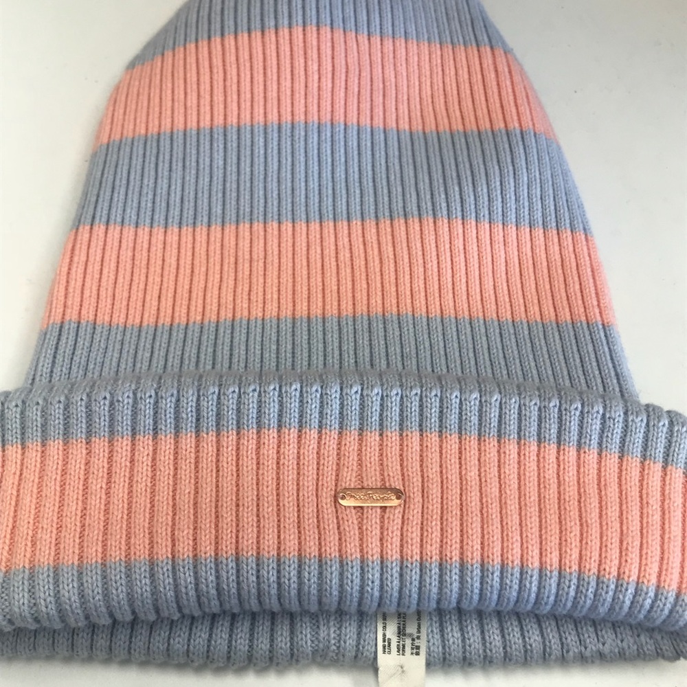 New, Free People Outside The Lines beanie❤️ - Picture 3 of 8